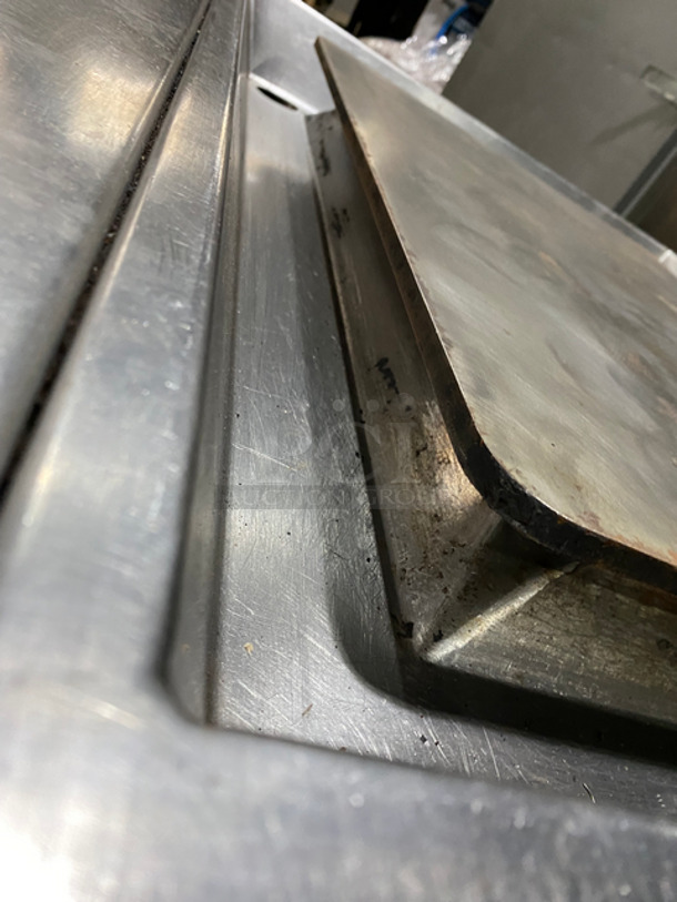 Nice! Jade Range Natural Gas Powered Plancha Flat Grill! With  Full Size Convection Oven Underneath! Metal Oven Racks! All Stainless Steel! - Image 6 of 10
