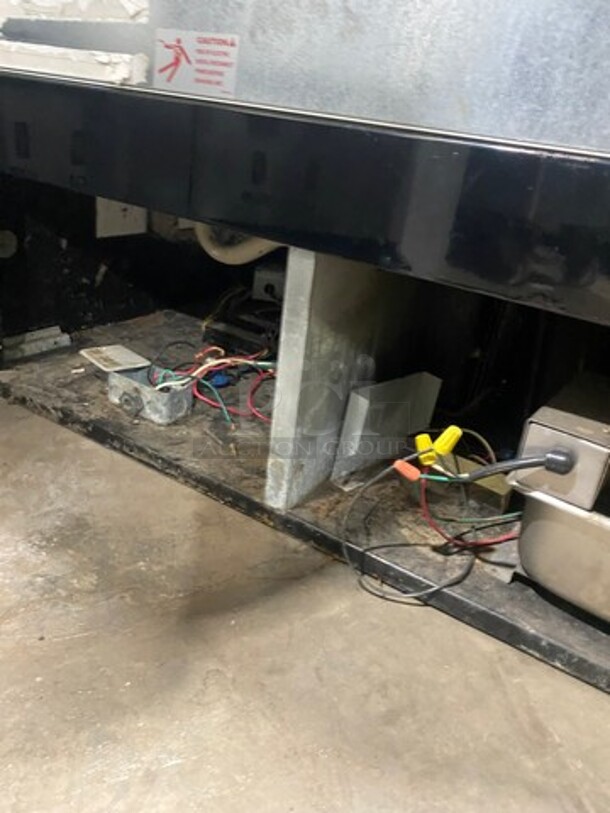 FEDERAL  Refrigerated Open Grab-N-Go Display Case Merchandiser! Model RSSM478SC-3 Serial 09090356630! 120/208/230V 1 Phase!  - Image 7 of 7