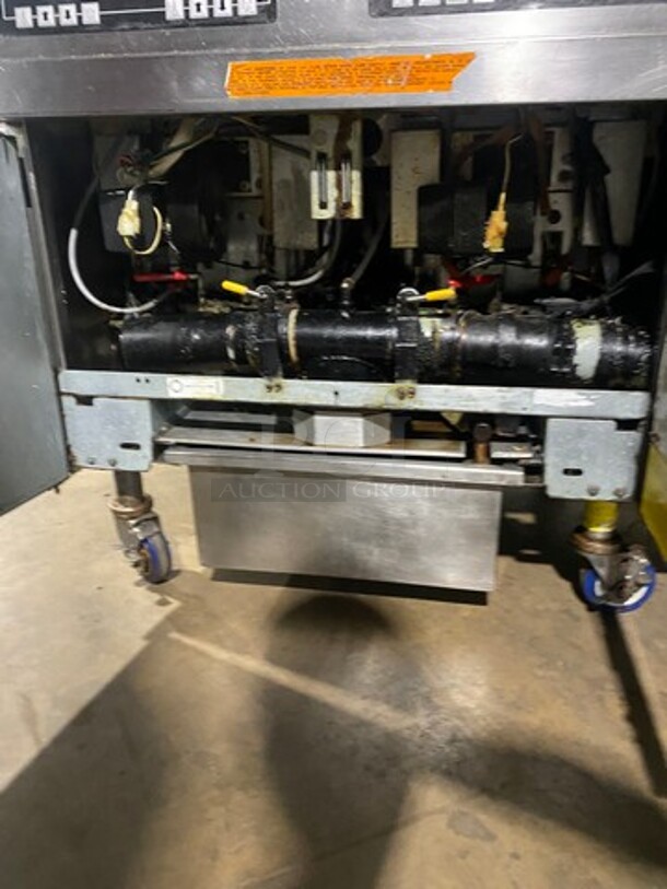 Frymaster Commercial Natural Gas Powered 4 Bay Deep Fat Fryer! With Middle Fryer Basket Rack! With Oil Filter System! All Stainless Steel! On Casters! Model: FMPH455SC SN: 0904IK0007 - Image 8 of 12