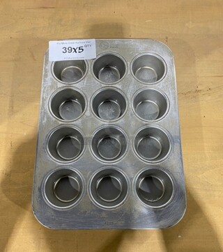 Chicago Metallic 12Cup Cupcake/Muffin Pan!  MODEL 45125 5X Your Bid!