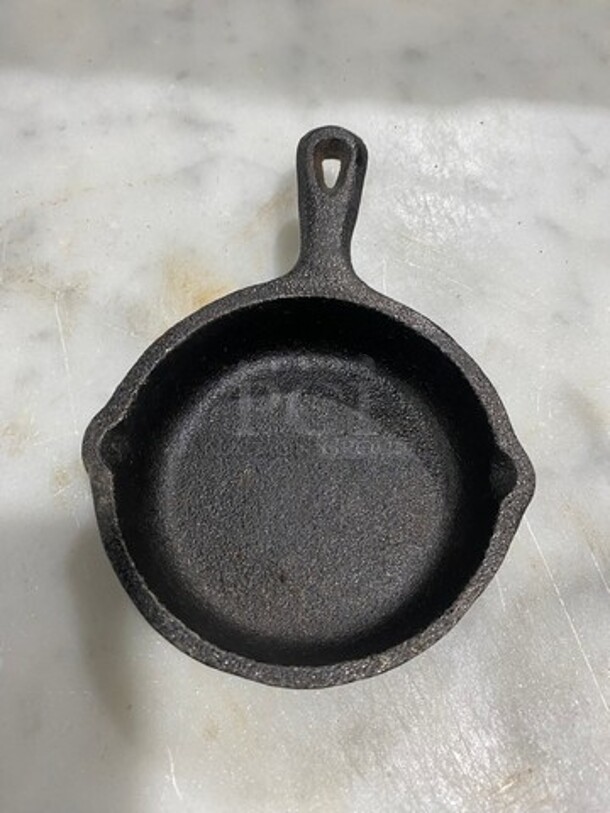 ALL ONE MONEY! Valor Mini Round Cast Iron Skillet! - Image 2 of 7