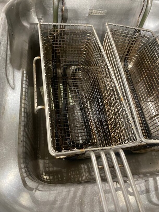 Cecilware Countertop Electric Powered Deep Fat Fryer! With Backsplash! All Stainless Steel! SN: N418971 - Image 7 of 9