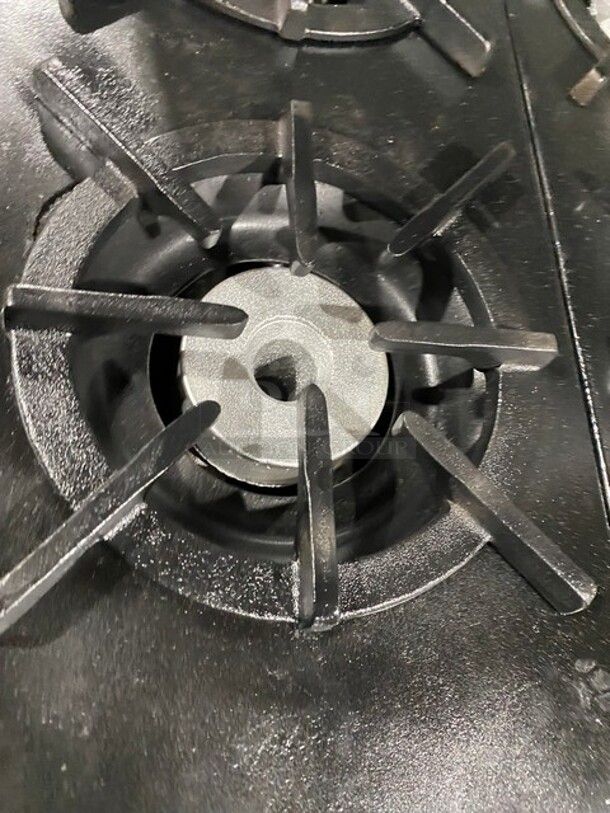 Southbend Stainless Steel Commercial Gas Powered 6 Burner Stove! With Raised Back Splash And Salamander! With Oven Underneath! On Legs!   - Image 6 of 10