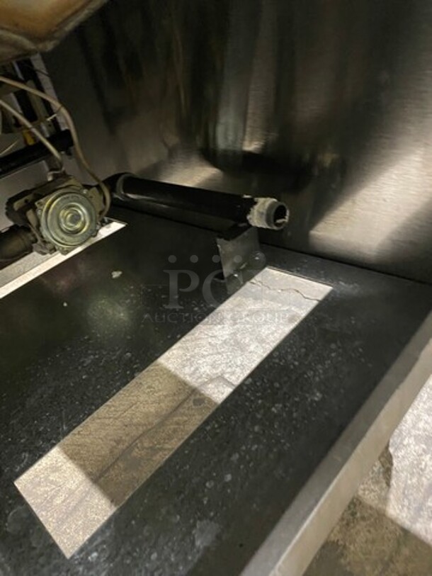 American Range Commercial Natural Gas Powered Deep Fat Fryer! With 2 Metal Frying Baskets! With Backsplash! All Stainless Steel! On Legs! Model: AF50HE SN: 211020FO082 - Image 9 of 9