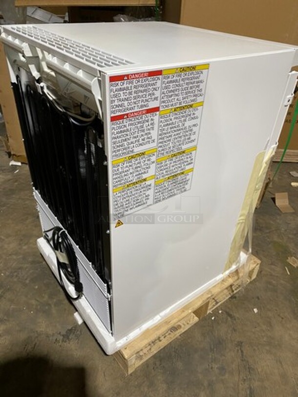NICE! SCRATCH-N-DENT! Liebherr Commercial Undercounter/ Countertop Single Door Freezer! With Poly Shelves! Model: LFBFS05W1HC SN: 840290067 115V - Image 5 of 11