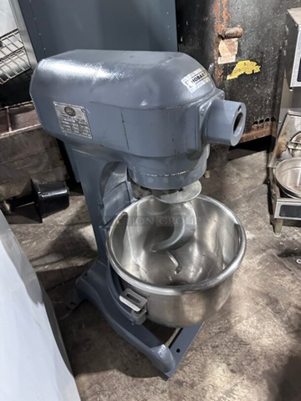 Hobart Commercial Heavy Duty 20Qt Planetary Mixer! With Spiral Attachment And Stainless Steel Mixing Bowl! Model: A200 SN: 744518 115V 60HZ 1 Phase - Image 2 of 7