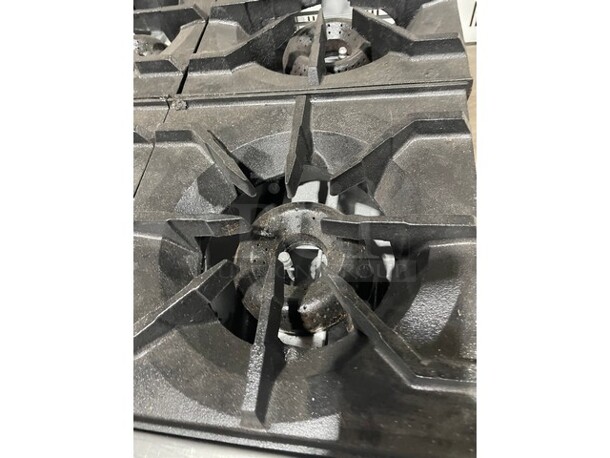 American Range Natural Gas Powered 4 Burner Range! With Oven Underneath! All Stainless Steel! With Raised Backsplash & Salamander Shelf! On Casters! - Image 6 of 9