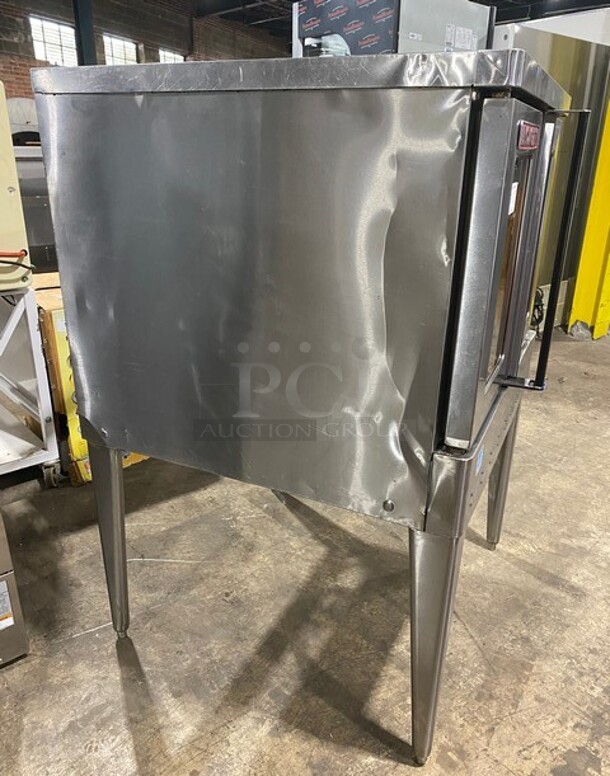 Blodgett Commercial Natural Gas Powered Convection Oven! With View Through Doors! Metal Oven Racks! On Legs! SN:121912ZG001S - Image 4 of 8