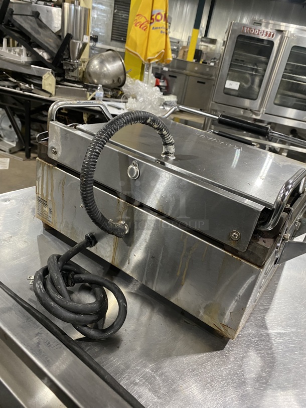 Waring Commercial Countertop Panini/Sandwich Grill! All Stainless Steel! Model: WFG250! 120V! - Image 4 of 8