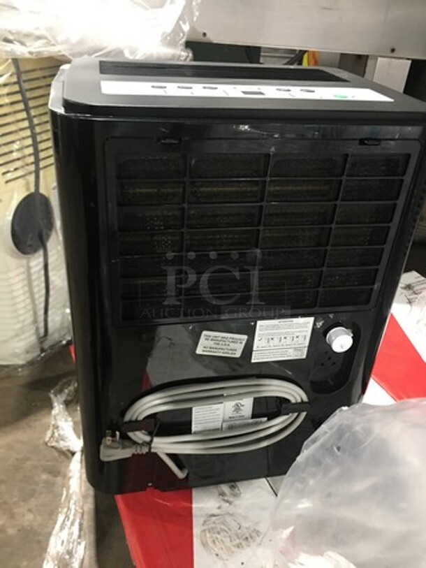NEW! OUT OF THE BOX! SCRATCH-N-DENT! Soleus Air 95 Pint Portable Dehumidifier Unit! With Built In Pump! Model: DME295IP201 115V - Image 7 of 9