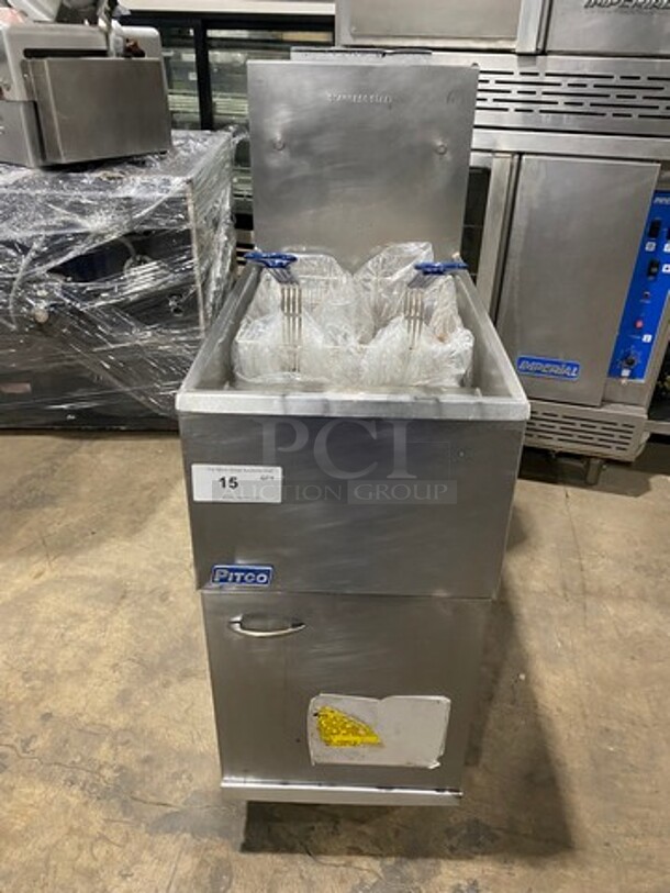 Pitco Commercial Natural Gas Powered Deep Fat Fryer! With 2 Metal Frying Baskets! All Stainless Steel! On Legs! Model: 35C SN: G11JC041453 - Image 1 of 9