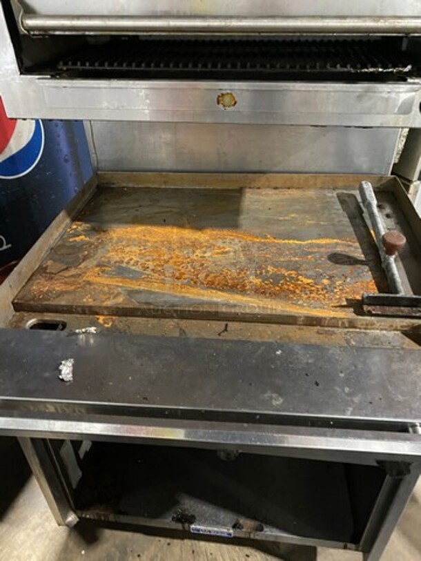 US Range Commercial Natural Gas Powered Flat Top Griddle! With Side Splashes! With Raised Back Splash And Cheese Melter! With Storage Space Underneath! All Stainless Steel! On Legs! Model: BSRX SN: 0409100106383 - Image 7 of 12