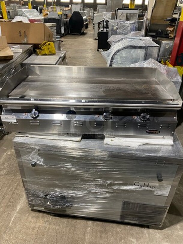 Eagle Commercial Countertop Electric Powered Flat Top Griddle! With Back And Side Splashes! All Stainless Steel! Model: CLEGH48240 SN: 1611220001 208/240V 60HZ 1/3 Phase