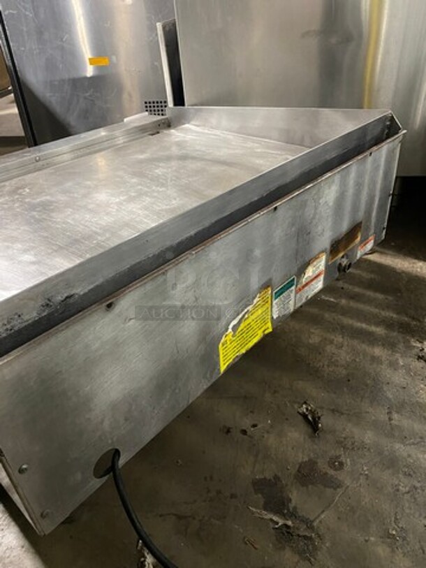 Vulcan Hart Commercial Countertop Gas Powered Flat Top Griddle! With Back And Side Splashes! All Stainless Steel! On Legs! Model: 36RRG SN: 650059108 - Image 3 of 11