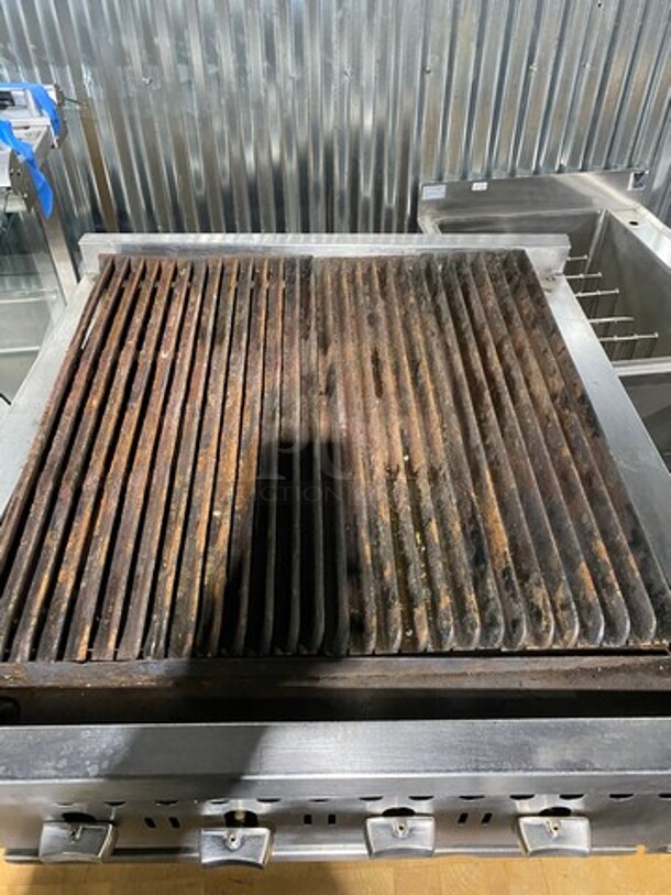 Vulcan Hart Commercial Countertop Natural Gas Powered Char Broiler Grill! Stainless Steel Body! On Small Legs! WORKING WHEN REMOVED! Model: VCCB25 SN: 637101178 - Image 5 of 10