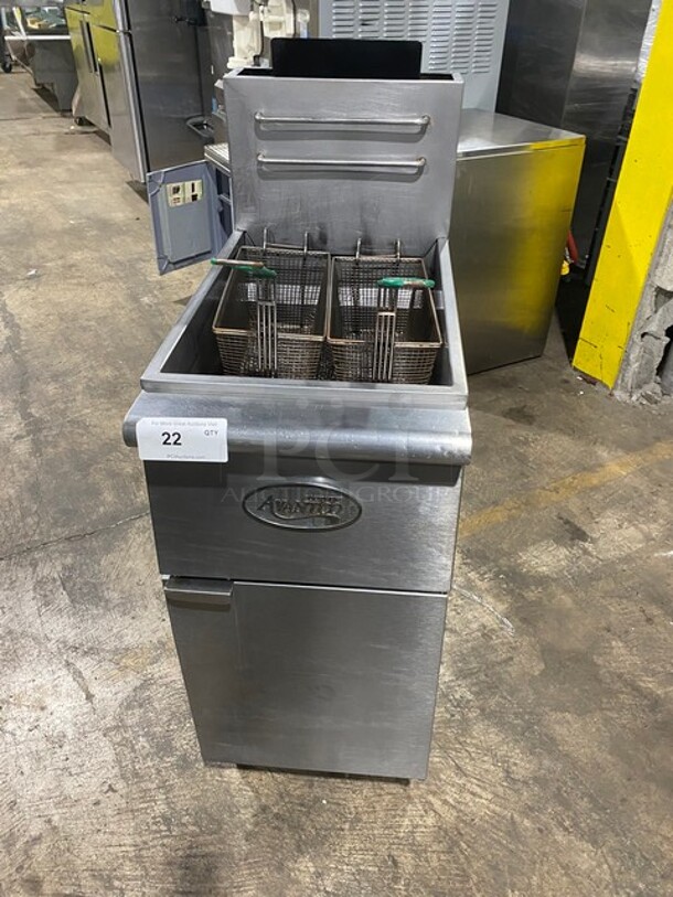 Avantco Commercial Natural Gas Powered Deep Fat Fryer! With Backsplash! With 2 Metal Frying Baskets! All Stainless Steel! On Casters! Model: F3N SN: 13060272V
