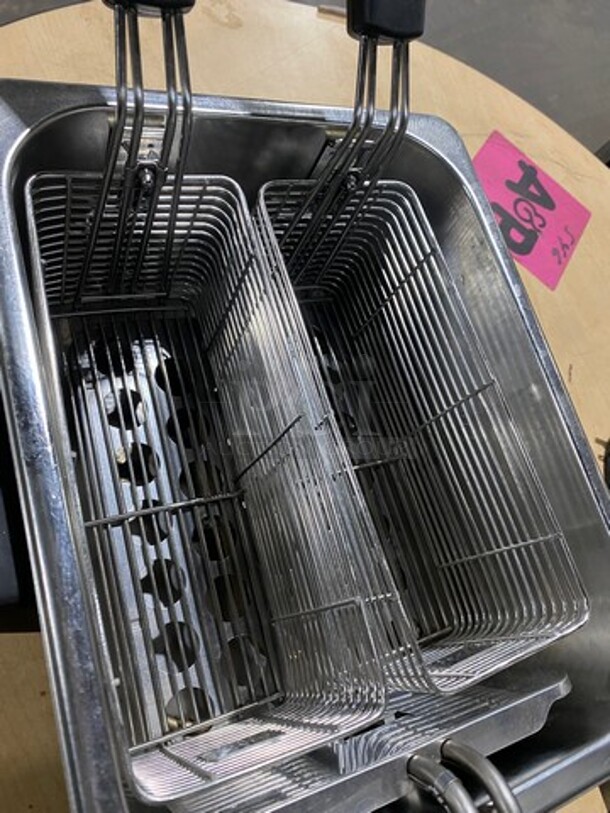 NICE! Waring Commercial Countertop Electric Powered Deep Fat Fryer! With Metal Frying Baskets! All Stainless Steel! Model: WDF75RC 120V - Image 6 of 9