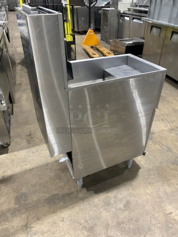 Pitco Commercial Natural Gas Powered Deep Fat Fryer! With Backsplash! All Stainless Steel! On Legs! Model: 40C SN: G16CE025898 - Image 3 of 8