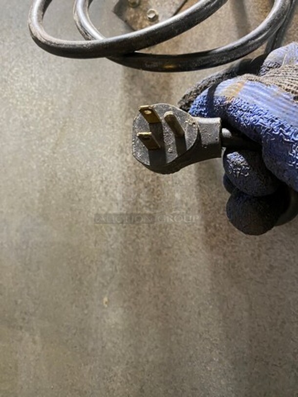 Victory Commercial 2 Door Reach In Freezer! All Stainless Steel! On Casters! Model: FA2DS7 SN: D0166942 115V 60HZ 1 Phase - Image 5 of 10