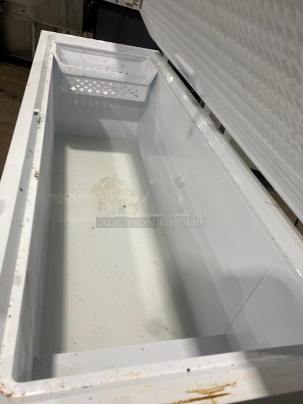 Frigidaire Commercial Chest Freezer! On Casters! 115V! Model: FFCL2542AW SN: AA31860253! Working When Removed! - Image 5 of 9