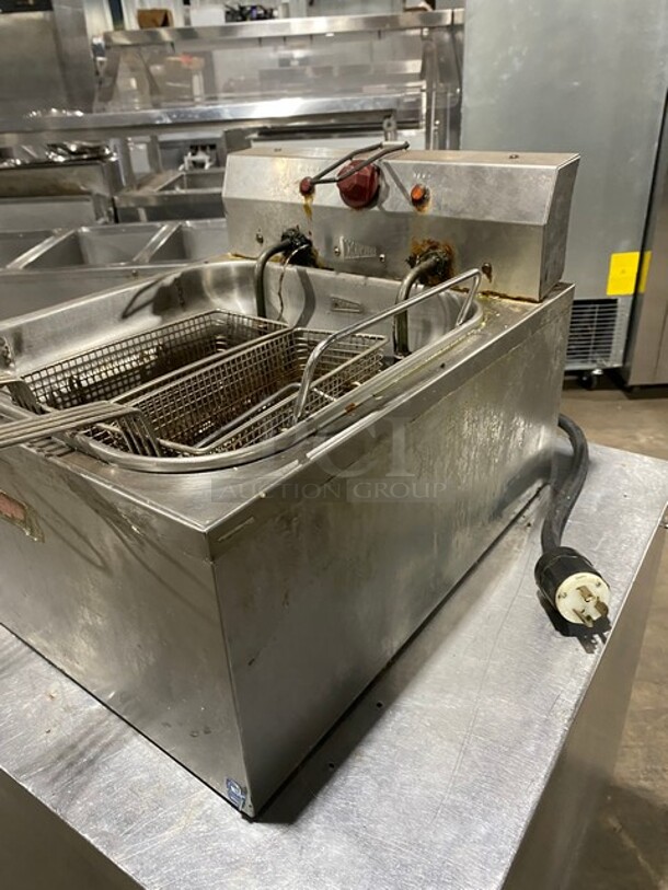 Cecilware Countertop Electric Powered Deep Fat Fryer! With Backsplash! All Stainless Steel! With Frying Baskets! - Image 3 of 7