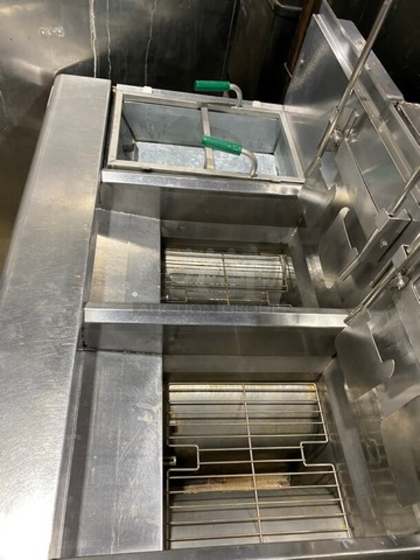 Frymaster Commercial Natural Gas Powered 2 Bay Deep Fat Fryer! With Side Dumping Station! With Back Splash! All Stainless Steel! On Casters! Model: FMP245EBLCSC SN: 0507GI0005 - Image 5 of 12