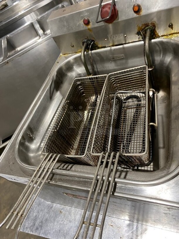 Cecilware Countertop Electric Powered Deep Fat Fryer! With Backsplash! All Stainless Steel! With Frying Baskets! - Image 5 of 7