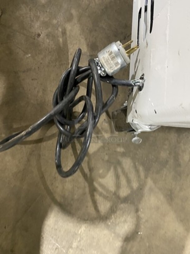 Beverage Air Open Grab-N-Go Cooler Merchandiser! Model BZ16GE! Serial 7056069! 115V 1 Phase!  - Image 9 of 9
