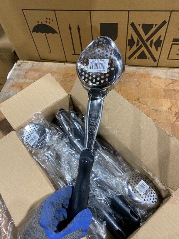 NEW! Vollrath 3oz Oval Perforated Spoodle! MODEL 6422320 12x Your Bid! - Image 3 of 8