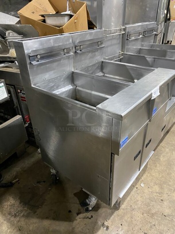FAB! Pitco Frialator Commercial Natural Gas Powered 4 Bay Deep Fat Fryer! With Middle Fryer Basket Rack! With Oil Filter System! All Stainless Steel! On Casters! Model: SGH50 SN: G09FA015137 - Image 2 of 10