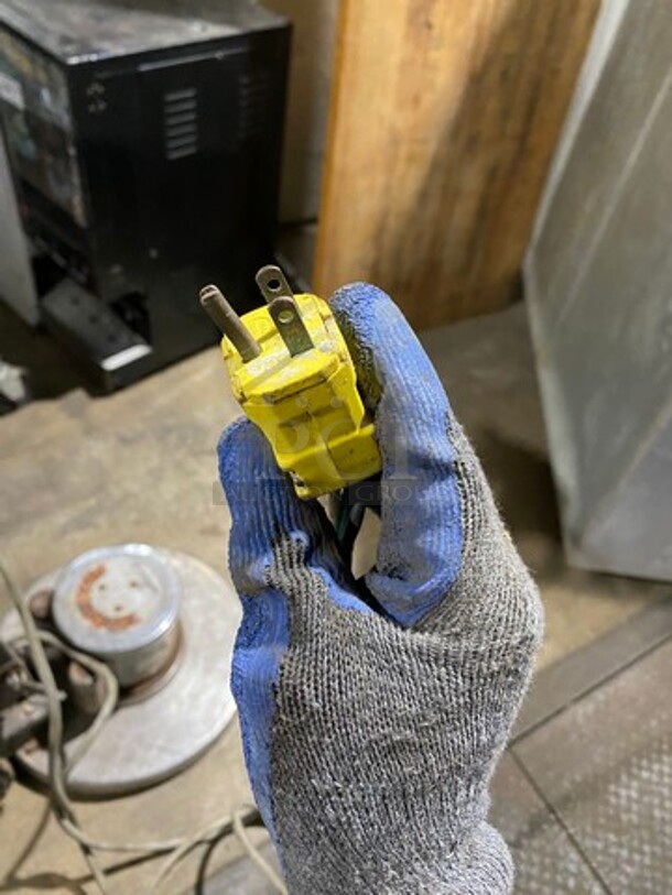 Thoro Matic Commercial Floor Buffer/ Polisher! - Image 6 of 6