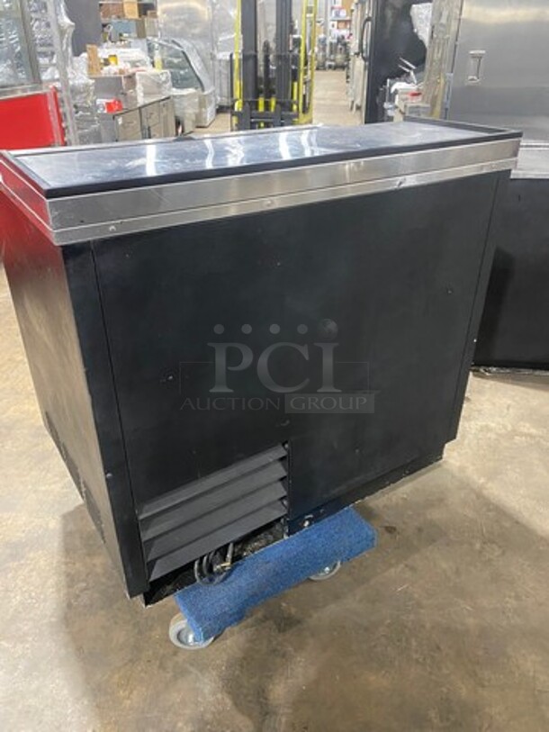 True Commercial Under The Counter Beer Bottle Cooler! With Single Sliding Stainless Steel Top Door! Model: TD3612 115V - Image 3 of 8