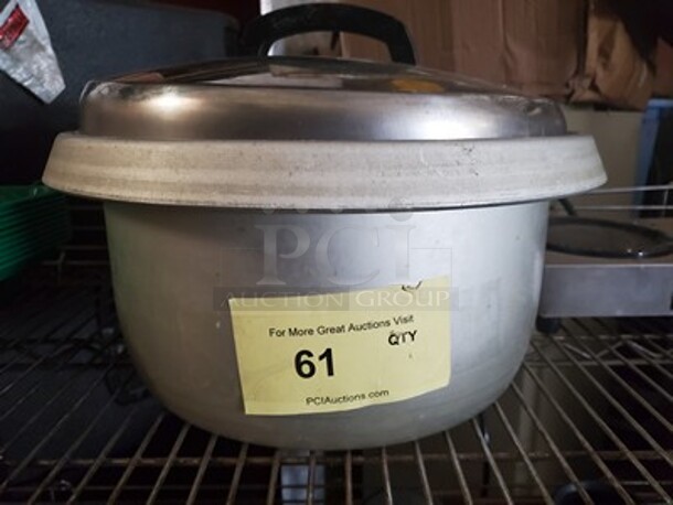 Pot.  - Image 1 of 3