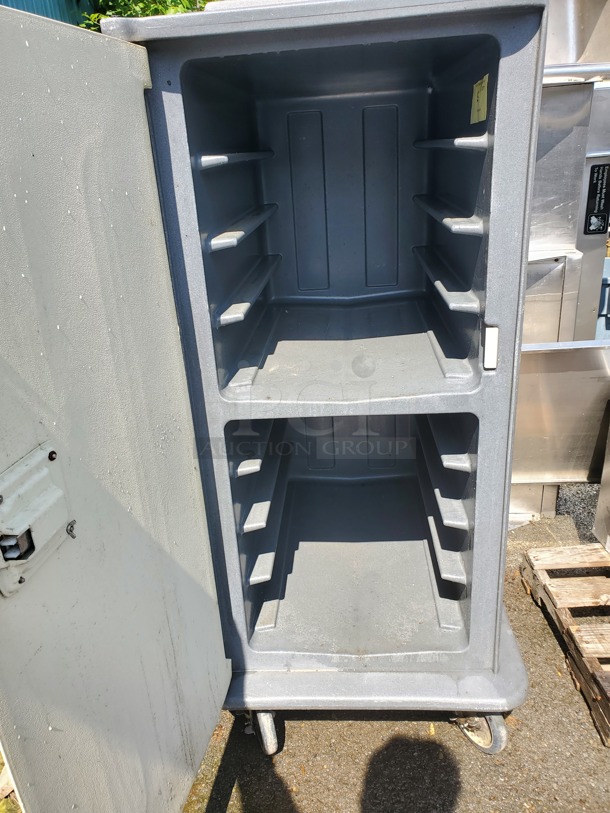 Cambro MDC1418T16 16 Tray Meal Delivery Cart! - Image 2 of 3