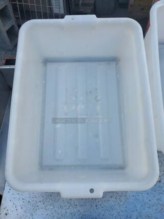 White 20" x 15" x 7" Heavy Duty Polyethylene Plastic Bus Tub 