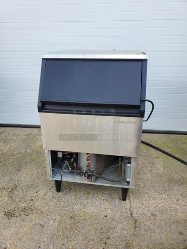Franklin Chef FIM200 Ice machine|115V|Missing cover|24"X25"X39"|Working! - Image 1 of 4