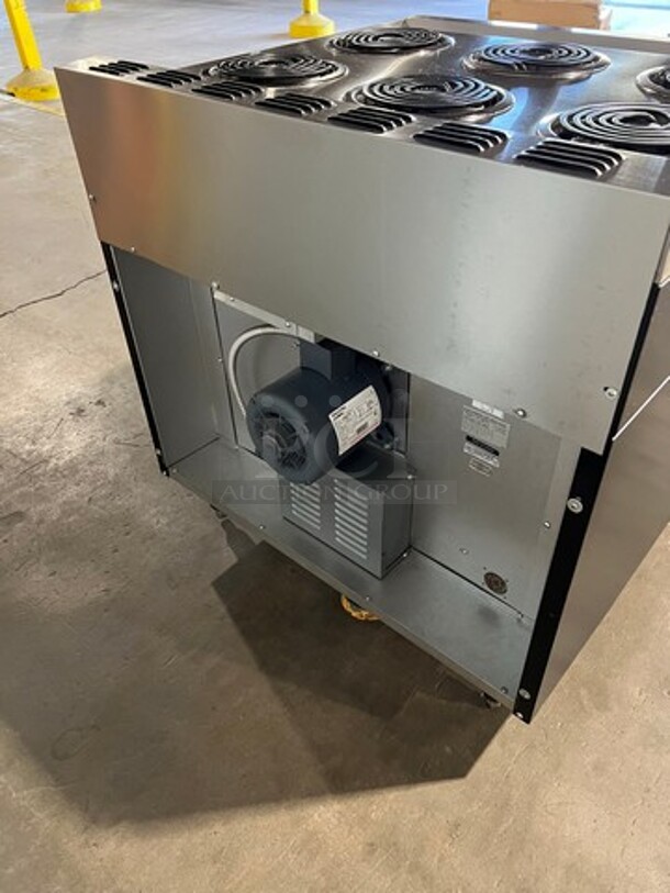 WOW! NEW OUT OF THE BOX! NEVER USED! Garland Heavy Duty Commercial Electric Powered 6 Burner Range With Full Size Convection Oven Underneath! All Stainless Steel Body! With Oven Racks! Model 36ER33 - Image 7 of 9