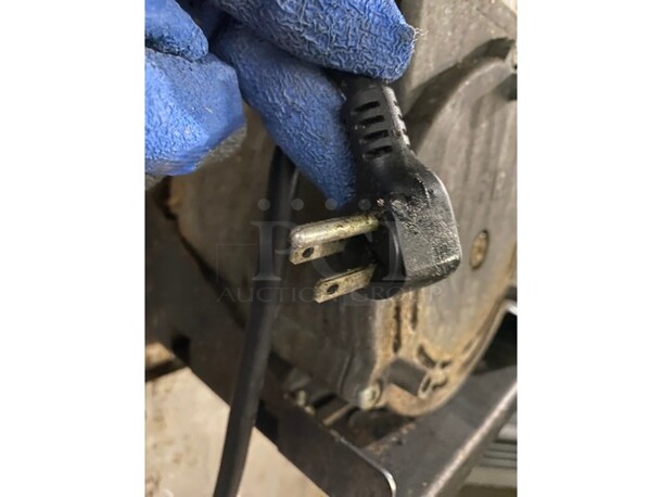 American Range MSD-2-GL Majestic Stainless Steel Commercial  Natural Gas Powered Full Size Convection Oven w/ View Through Door, Solid Door, Metal Oven Racks and Thermostatic Controls on Commercial Casters! Working When Removed! - Image 4 of 6