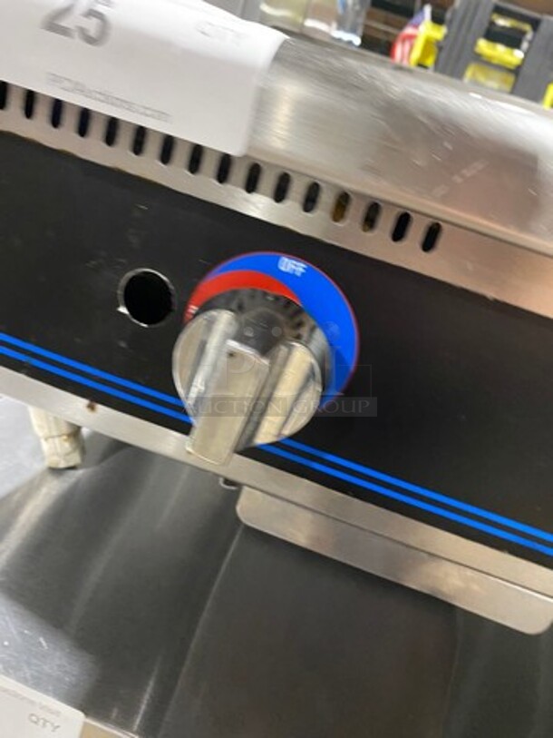 Star Max Commercial Countertop Natural Gas Powered Flat Top Griddle! With Back And Side Splashes! All Stainless Steel! On Small Legs! - Image 7 of 8