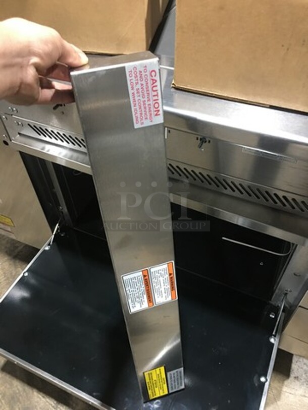 AMAZING FIND! NEW! Vulcan Commercial Electric Powered French Top/ Hot Plate Stove! With Raised Back Splash And Salamander Shelf! With Oven Underneath! All Stainless Steel! On Legs! Model: EV48S4HT208 SN: 481880485 208V 60HZ 1/3 Phase - Image 6 of 12