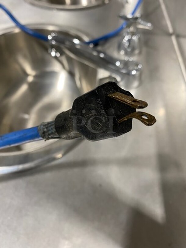 WOW! Commercial 3 Bay Sink Wash Station! Solid Stainless Steel! On Legs! - Image 11 of 11