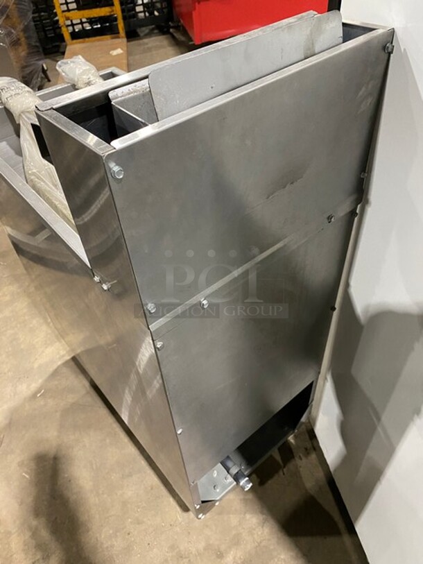 Cook Rite Commercial Natural Gas Powered Deep Fat Fryer! With Backsplash! With 2 Metal Frying Baskets! All Stainless Steel! On Legs! Model: ATFS40 - Image 4 of 9
