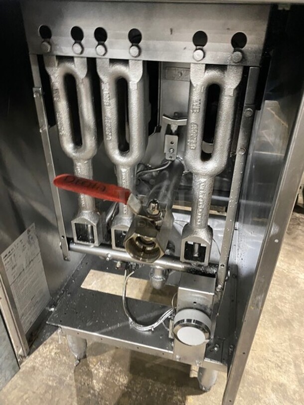 American Range Commercial Natural Gas Powered Deep Fat Fryer! All Stainless Steel! With Back Splash! With 2 Frying Baskets! On Legs! Model AF35/5G! - Image 6 of 8
