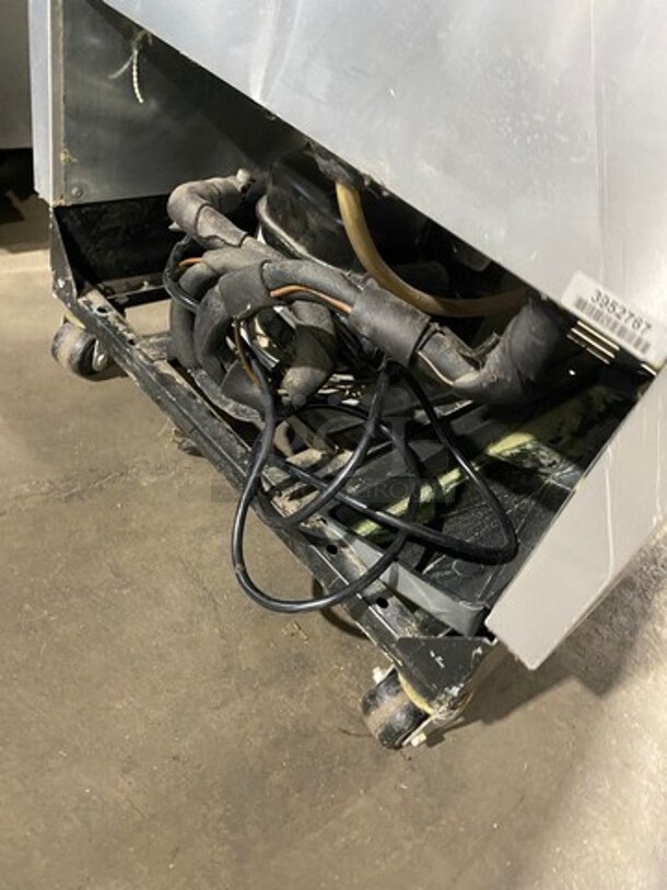 True Commercial Single Door Reach In Cooler! With Poly Coated Racks! All Stainless Steel! On Casters! Model: T19 SN: 13952767 115V 60HZ 1 Phase - Image 9 of 9