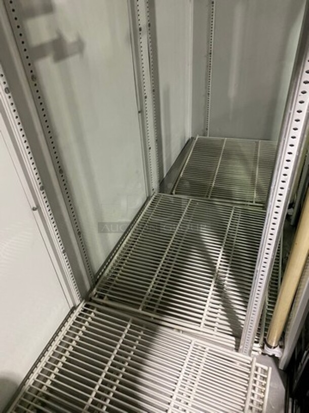 True Commercial 3 Door Reach In Cooler Merchandiser! With View Through Doors! Poly Coated Racks! Model: GDM69 SN: 4009937 115V 60HZ 1 Phase - Image 6 of 9
