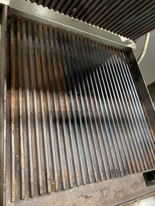 Globe Commercial Countertop Electric Powered Panini Press! With Ribbed Press! All Stainless Steel! Model: GPG14D 120V - Image 7 of 9