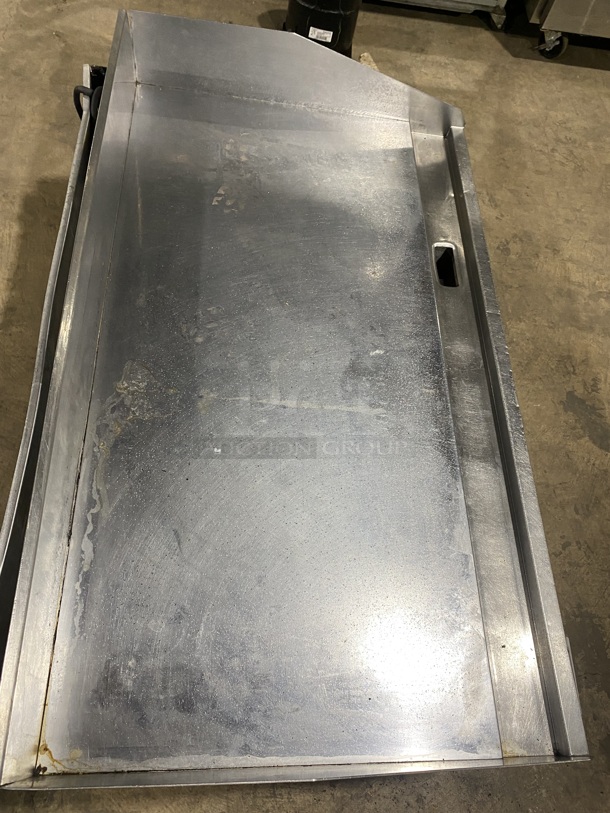 Lang Commercial Countertop Natural Gas Powered Mirror Shine Polish Top Flat Top Griddle! With Back And Side Splashes! All Stainless Steel! On Small Legs! Working When Removed! - Image 4 of 9