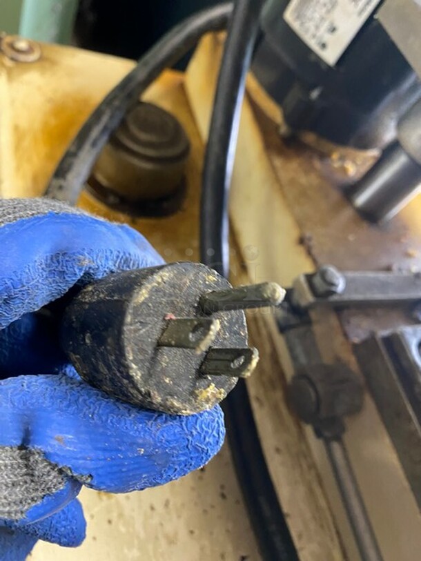 Compact Hydraulic Pie Press Machine With Dyes! Working When Removed! - Image 9 of 9