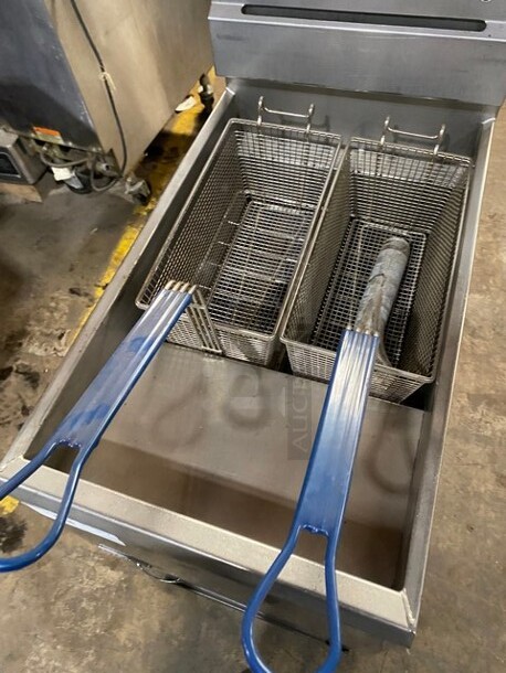 Pitco Natural Gas Deep Fat Fryer! With Baskets! All Stainless Steel! On Legs!   - Image 5 of 8