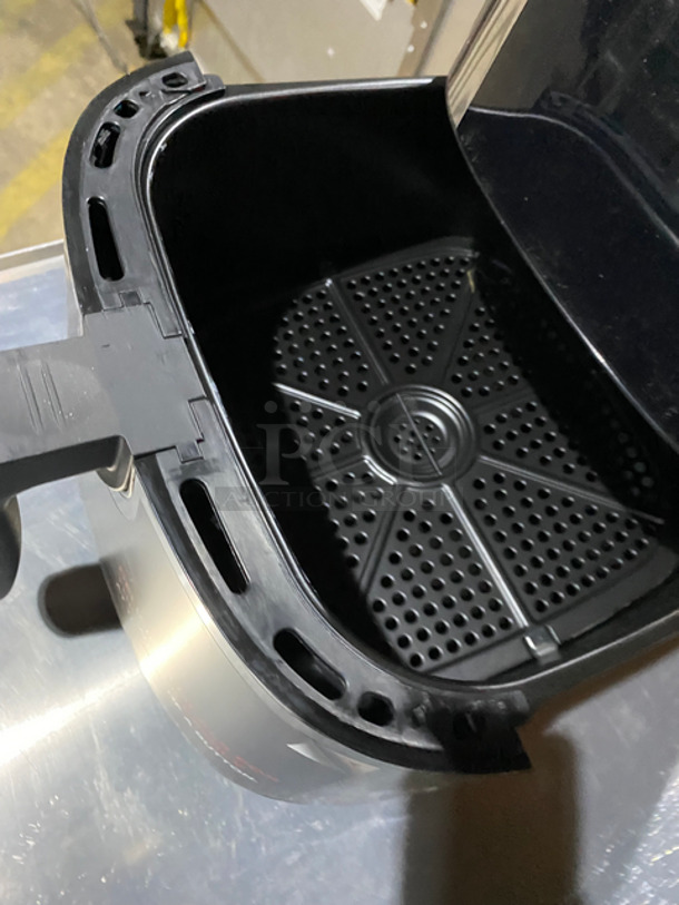 Chefman Countertop Digital Air Fryer! Model: RJ38SQSS8T 120V 60HZ - Image 5 of 8
